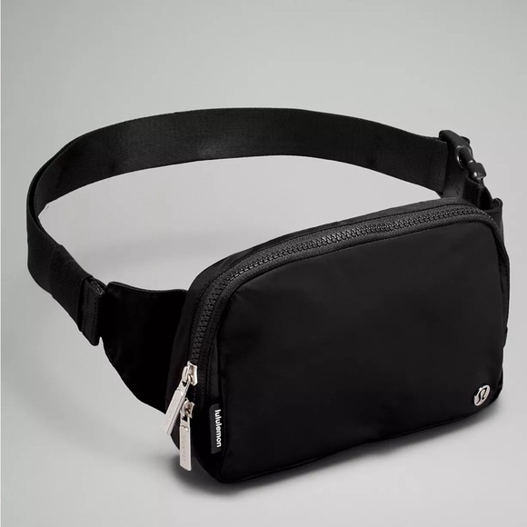 COPY - Lululemon Everywhere Belt Bag (Black) - Picture 4 of 4